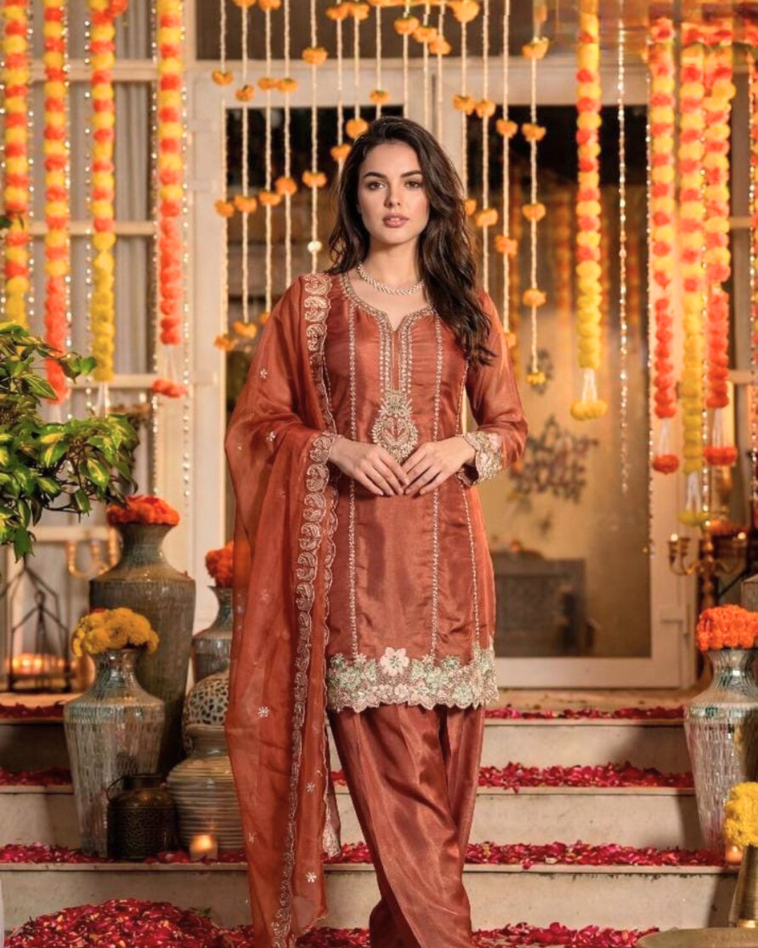 Heritage Glow Embroidered Three-Piece Tissue Suite