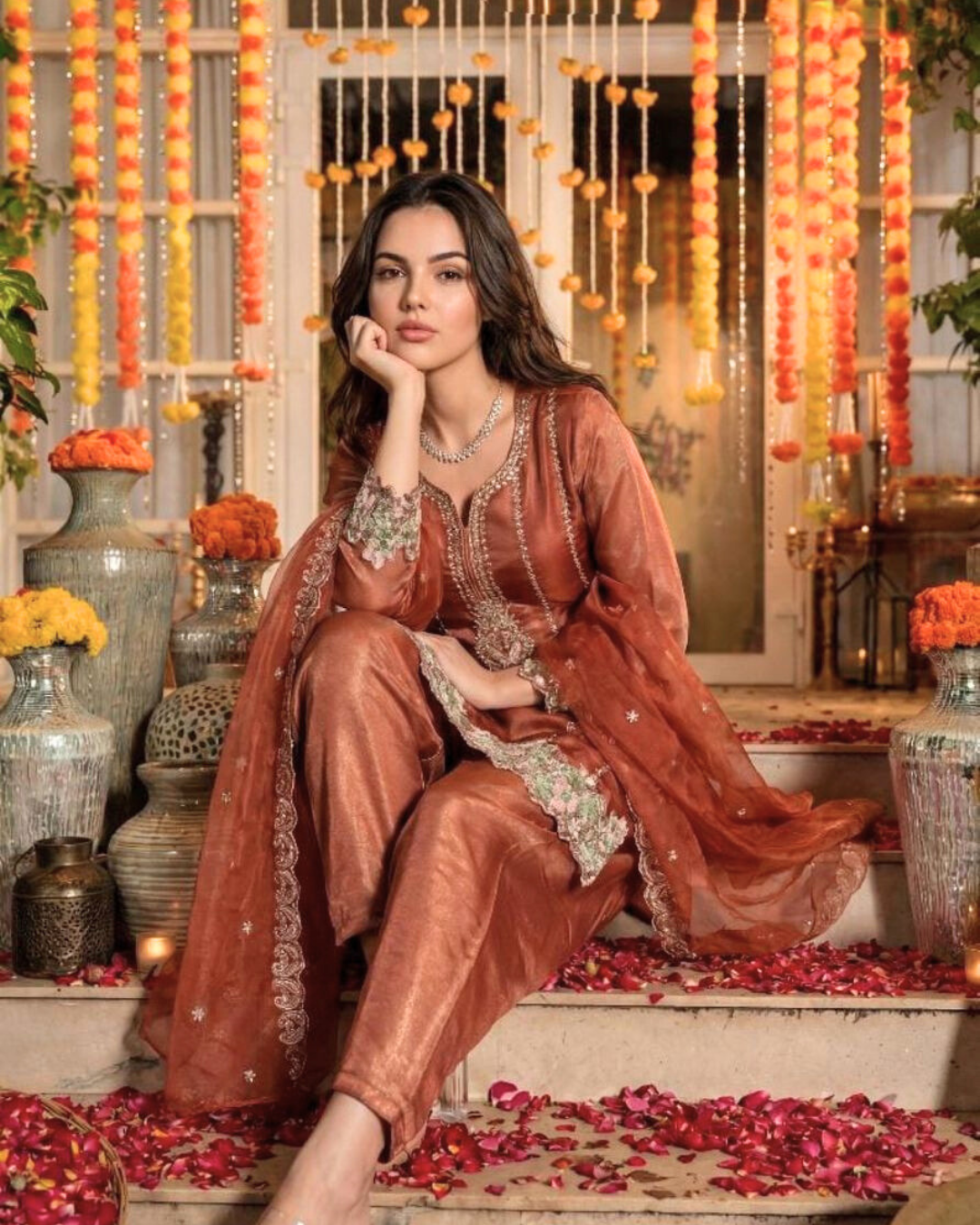 Heritage Glow Embroidered Three-Piece Tissue Suite