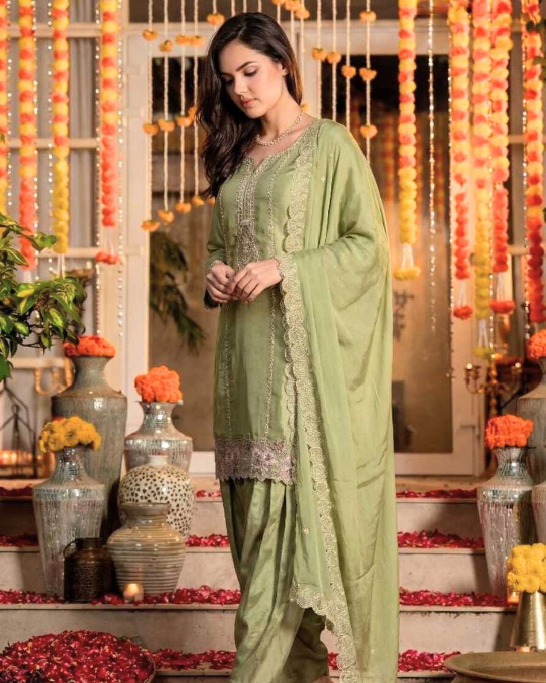 Heritage Glow Embroidered Three-Piece Tissue Suite