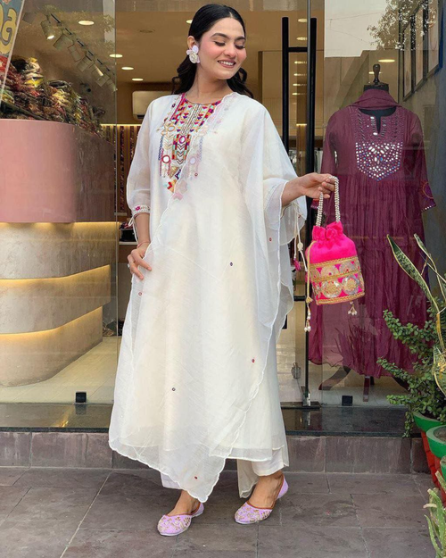 Elegant Chanderi Kurti Pant Dupatta Set