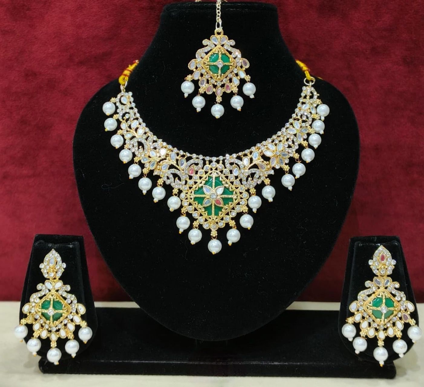 Royal jewellery set